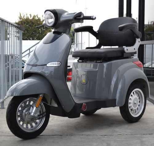 three wheel electric scooter